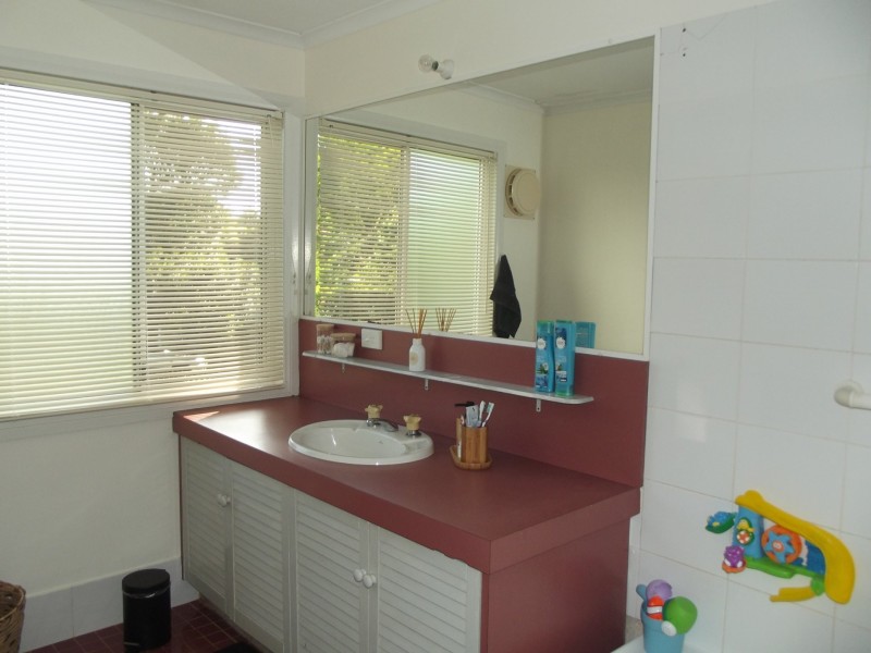 30 Blue Waters Crescent, Macleay Island QLD 4184