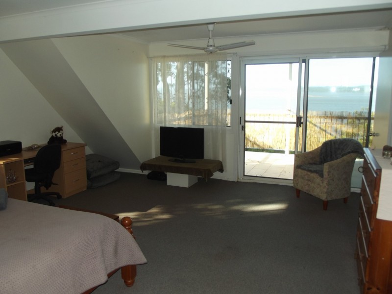 30 Blue Waters Crescent, Macleay Island QLD 4184