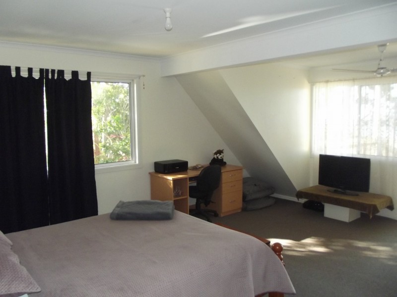 30 Blue Waters Crescent, Macleay Island QLD 4184
