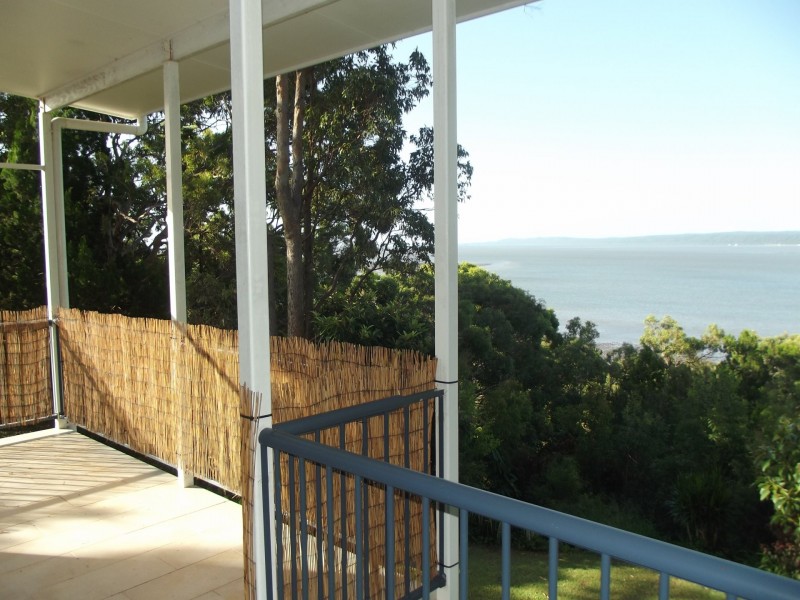 30 Blue Waters Crescent, Macleay Island QLD 4184