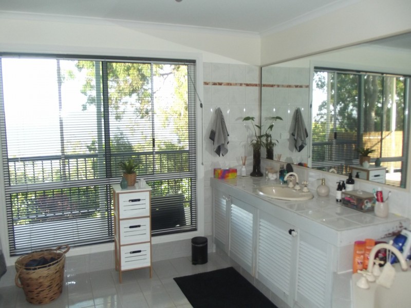 30 Blue Waters Crescent, Macleay Island QLD 4184