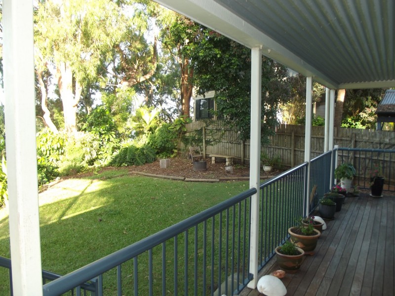 30 Blue Waters Crescent, Macleay Island QLD 4184