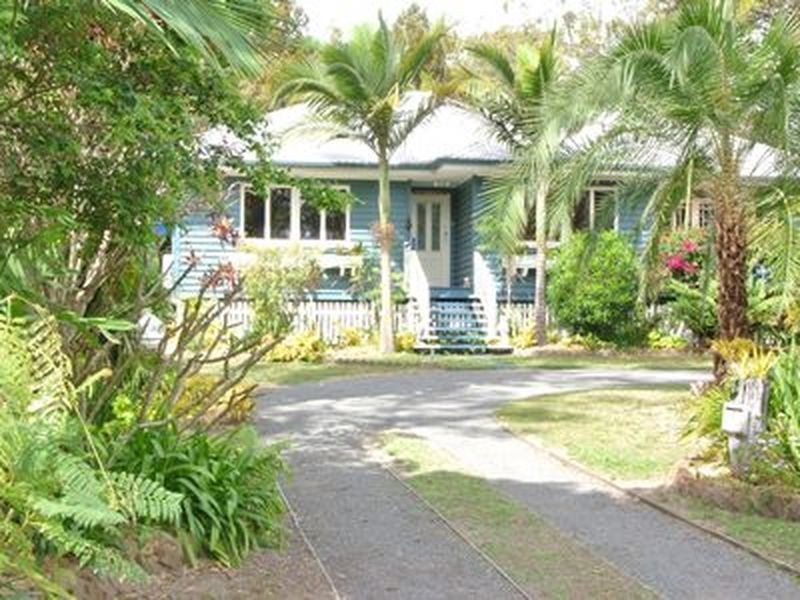 18 Coast Road, Macleay Island QLD 4184