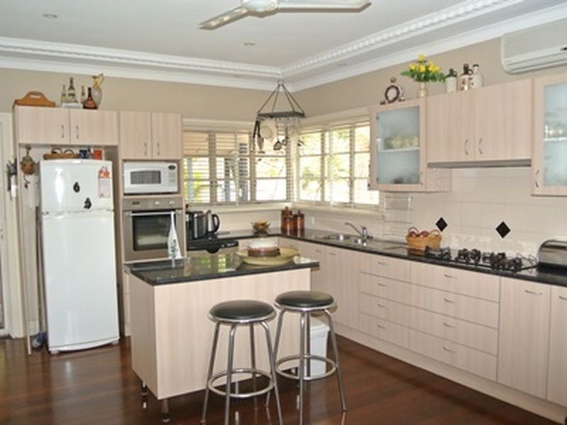 18 Coast Road, Macleay Island QLD 4184