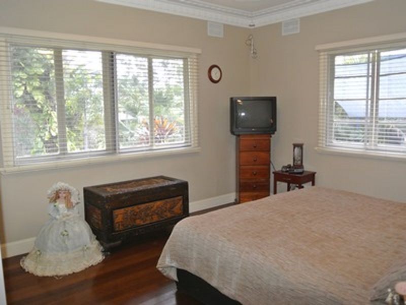 18 Coast Road, Macleay Island QLD 4184