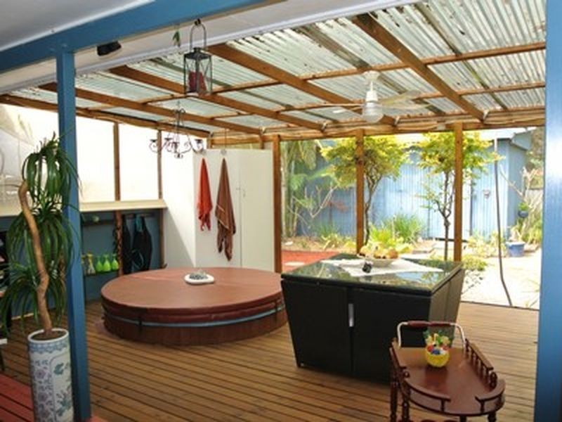 18 Coast Road, Macleay Island QLD 4184