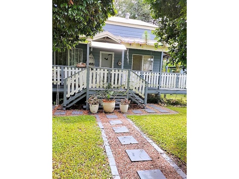 5 Betty Street, Macleay Island QLD 4184