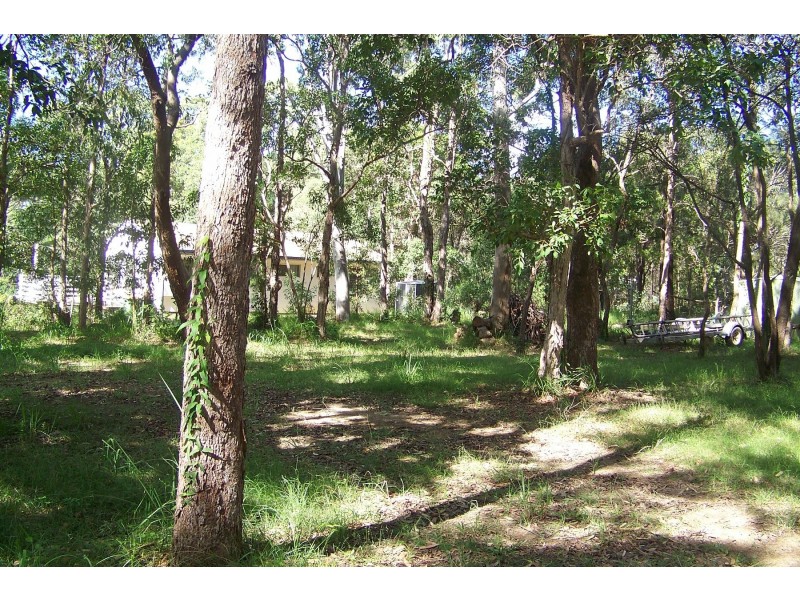 4-6 PINDARRI ST, Lamb Island QLD 4184