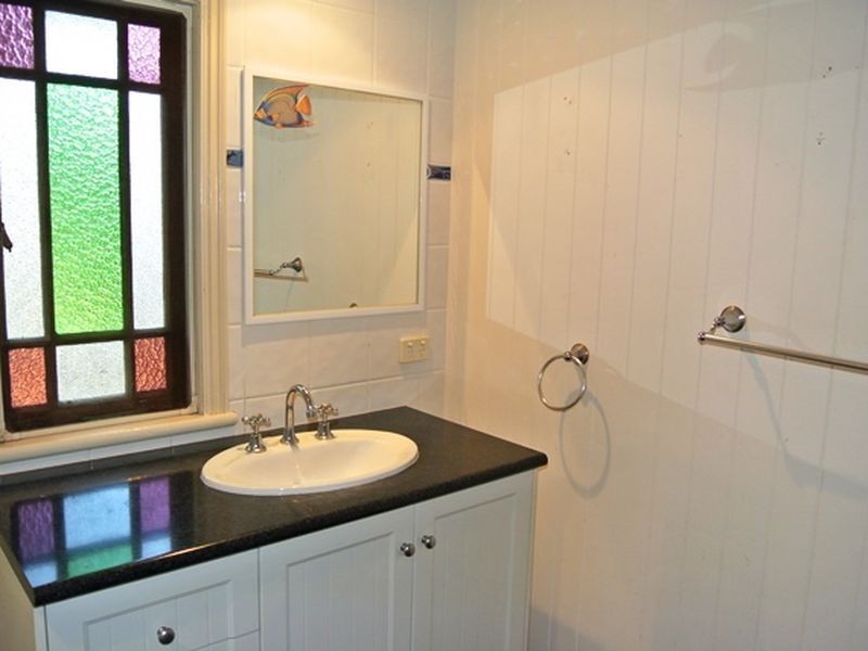 6 Blue Bay Crescent, Macleay Island QLD 4184