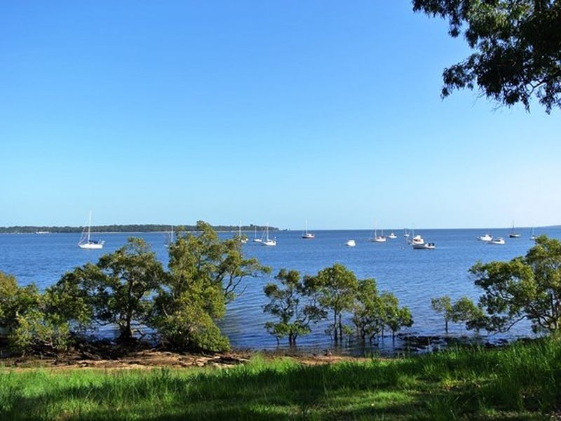 14 Kim Crescent, Macleay Island QLD 4184
