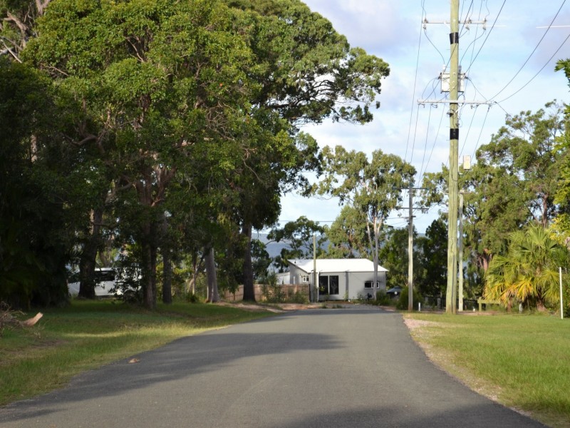 12 Calm Waters, Macleay Island QLD 4184