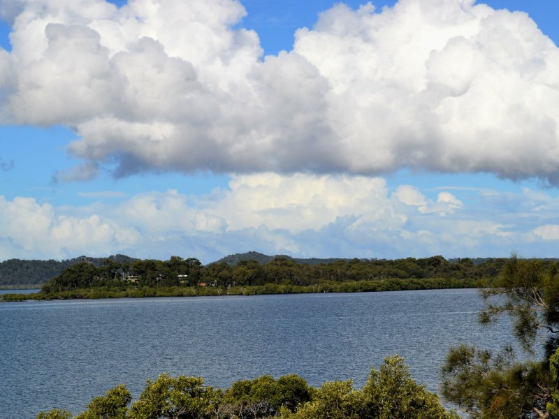 21 Blue Bay Crescent, Macleay Island QLD 4184