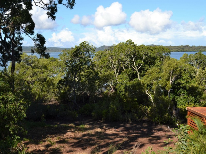 21 Blue Bay Crescent, Macleay Island QLD 4184
