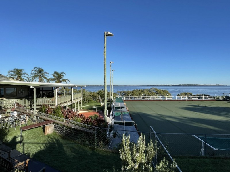 21 Blue Bay Crescent, Macleay Island QLD 4184