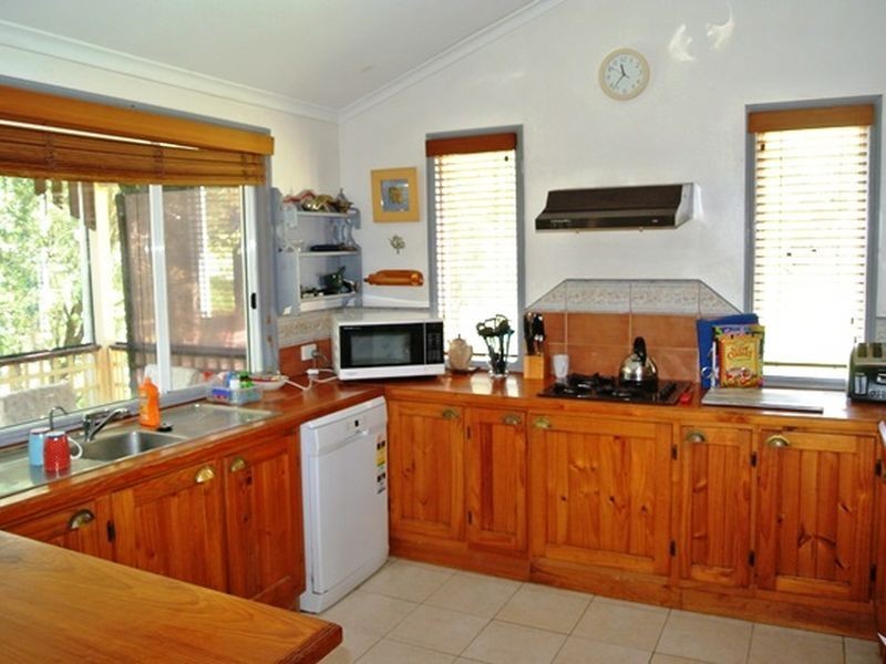 4 Wharf Street, Macleay Island QLD 4184