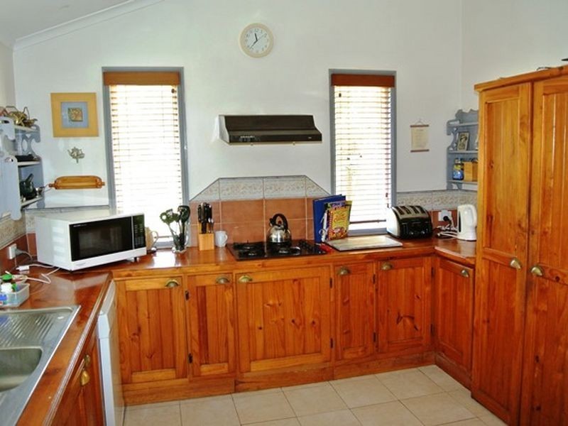 4 Wharf Street, Macleay Island QLD 4184