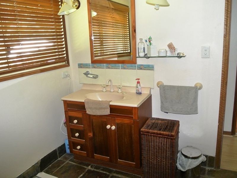 4 Wharf Street, Macleay Island QLD 4184