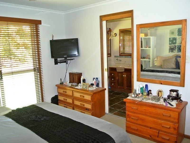 4 Wharf Street, Macleay Island QLD 4184