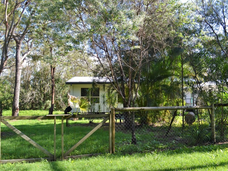 39 Alexander Street, Macleay Island QLD 4184