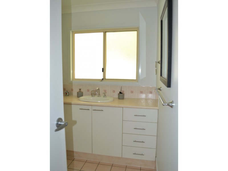 39 Alexander Street, Macleay Island QLD 4184