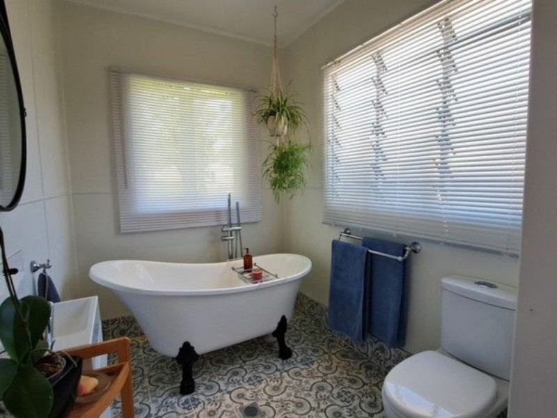 8 Curlew Street, Macleay Island QLD 4184