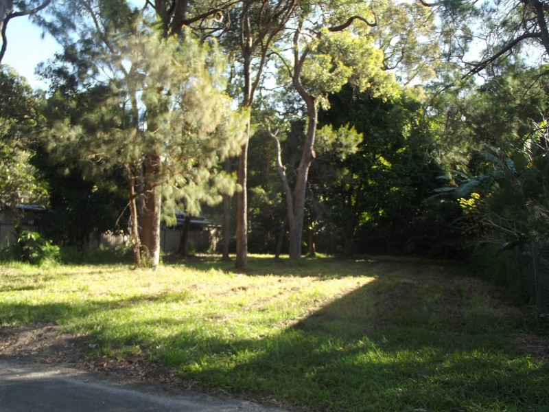 33 Cooee Crescent, Macleay Island QLD 4184