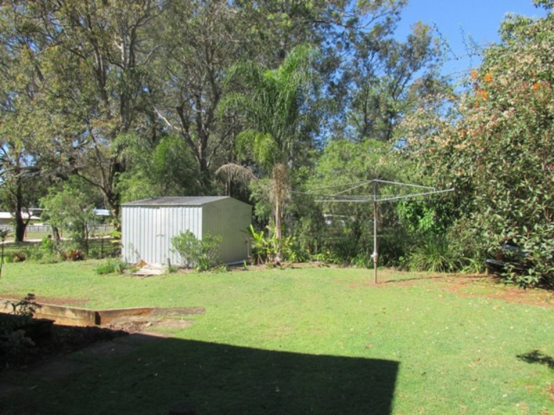 10 Hamilton Pde, Macleay Island QLD 4184