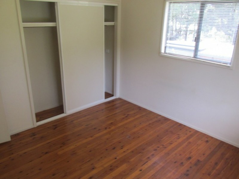 10 Hamilton Pde, Macleay Island QLD 4184