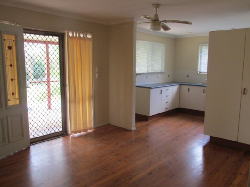 10 Hamilton Pde, Macleay Island QLD 4184