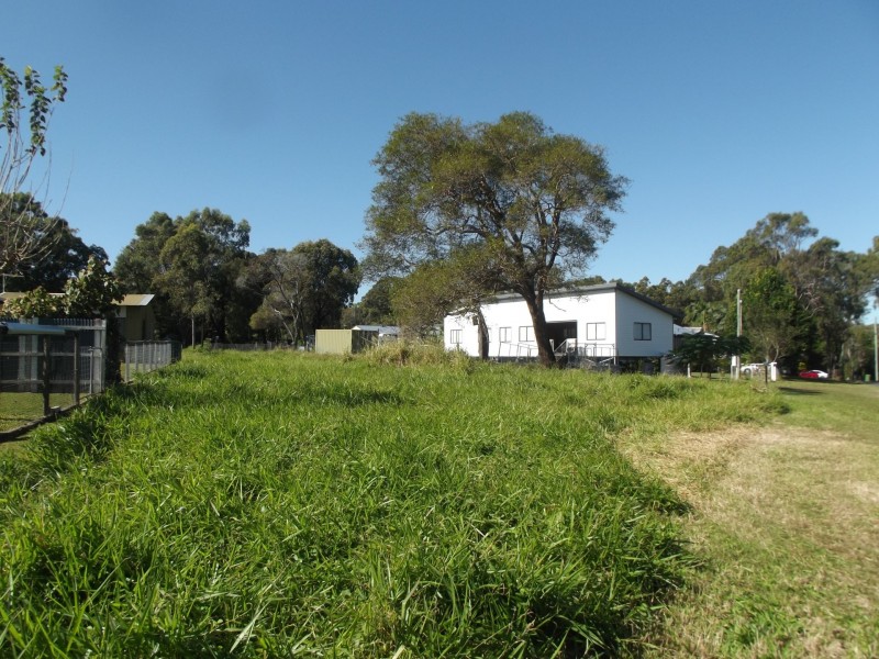 4 Alexander Street, Macleay Island QLD 4184