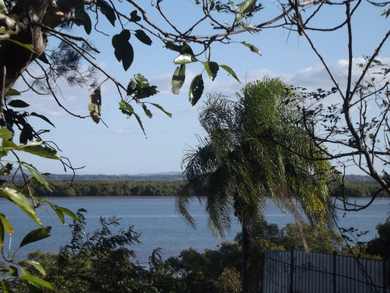 74 Western Road, Macleay Island QLD 4184