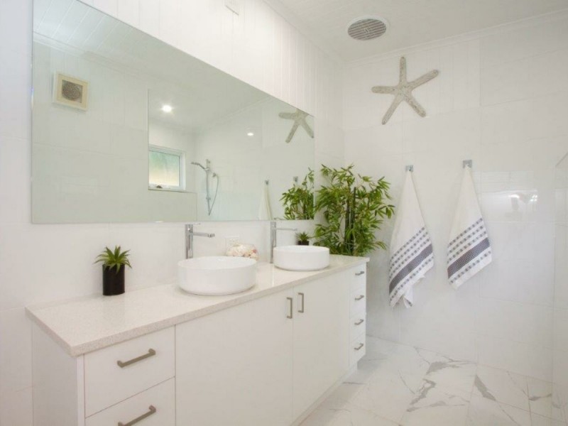 47 TINA AV, Lamb Island QLD 4184