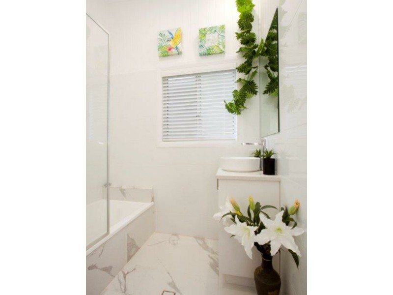 47 TINA AV, Lamb Island QLD 4184