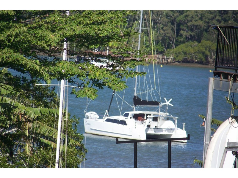 31 LUCAS DR, Lamb Island QLD 4184