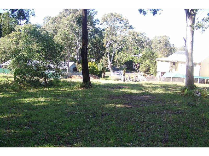 31 LUCAS DR, Lamb Island QLD 4184