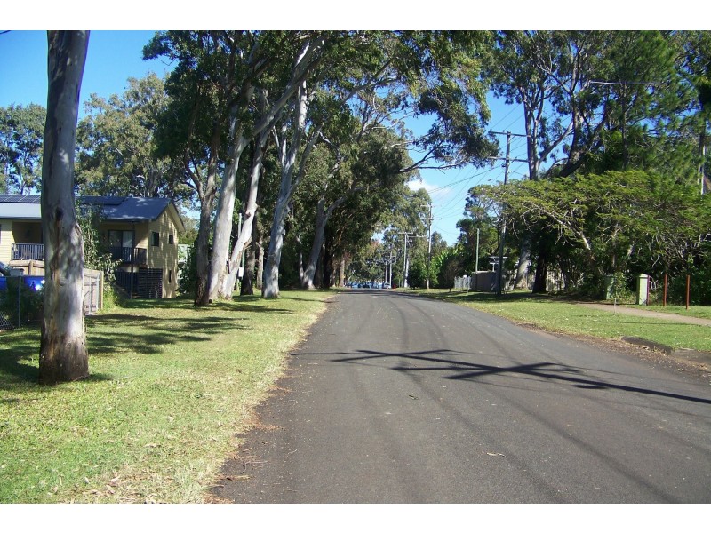 31 LUCAS DR, Lamb Island QLD 4184