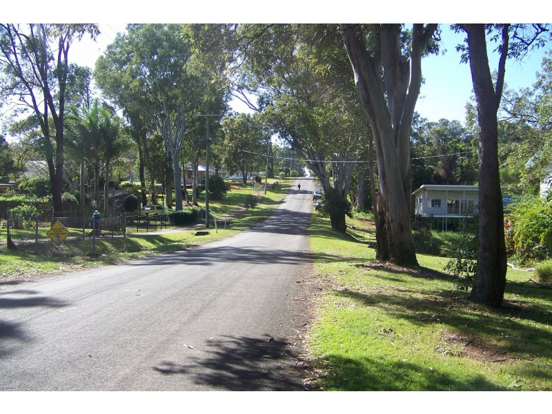 31 LUCAS DR, Lamb Island QLD 4184