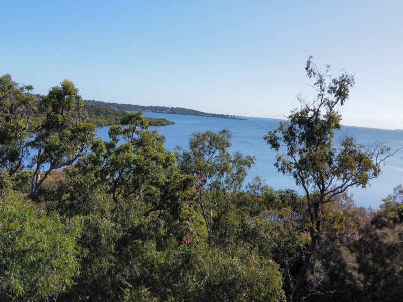 35 Blue Bay Crescent, Macleay Island QLD 4184