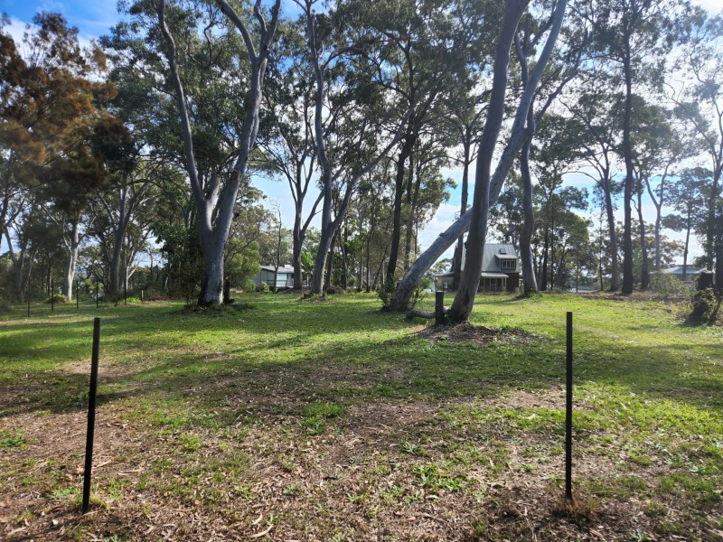 13 High Central Road, Macleay Island QLD 4184