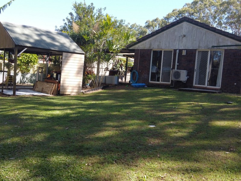 12 Blue Water Crescent, Macleay Island QLD 4184