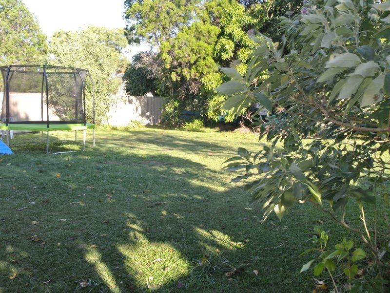 4 Glen Street, Macleay Island QLD 4184