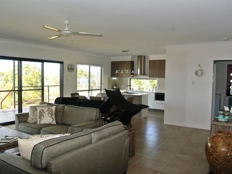 22 Koonwarra Pde, Macleay Island QLD 4184