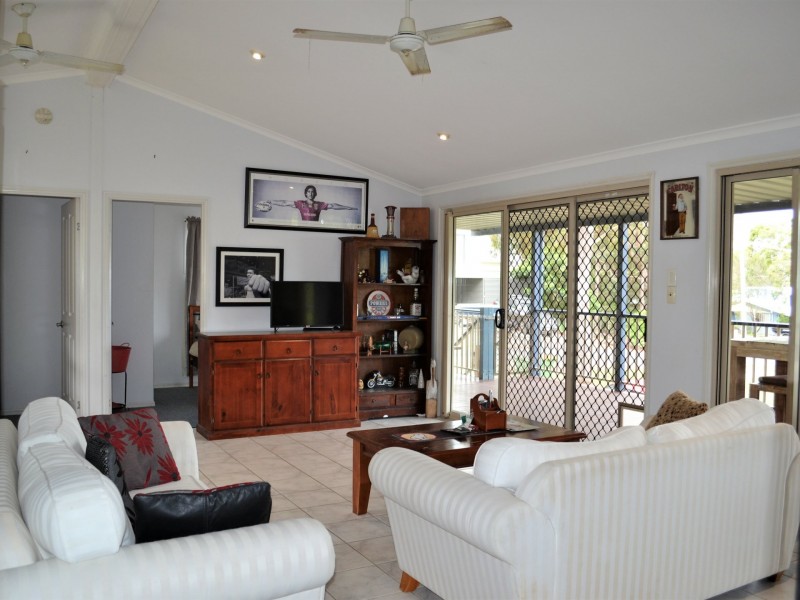 36-38 Warama Street, Macleay Island QLD 4184