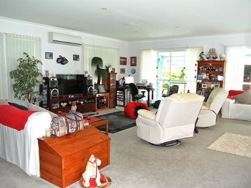 19 Coondooroopa Drive, Macleay Island QLD 4184