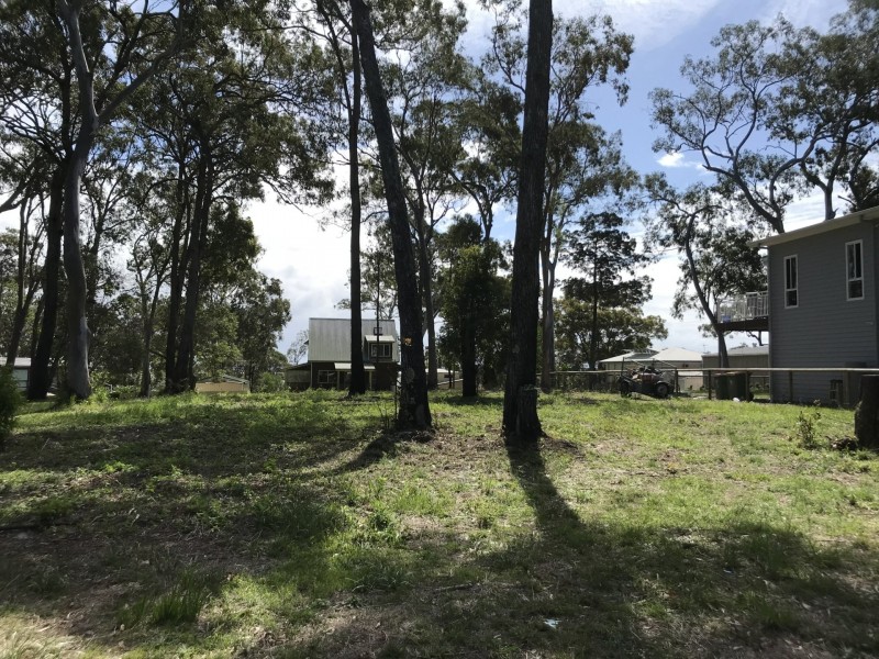 15 High Central Road, Macleay Island QLD 4184