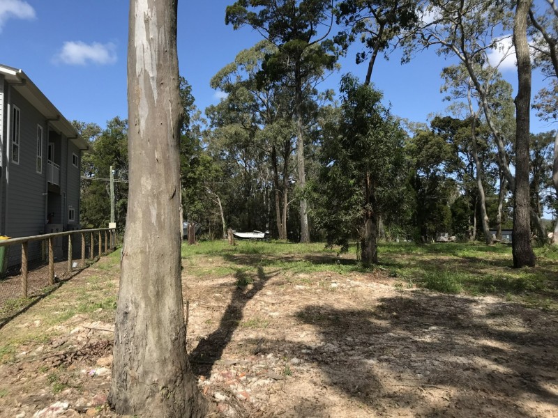 15 High Central Road, Macleay Island QLD 4184