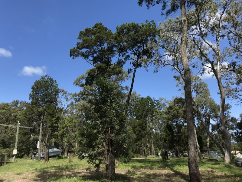 15 High Central Road, Macleay Island QLD 4184