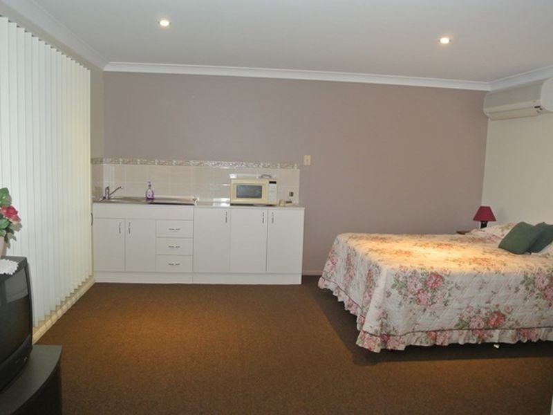 54 Western Road, Macleay Island QLD 4184