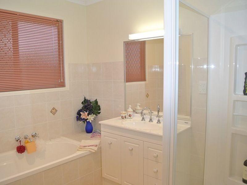54 Western Road, Macleay Island QLD 4184