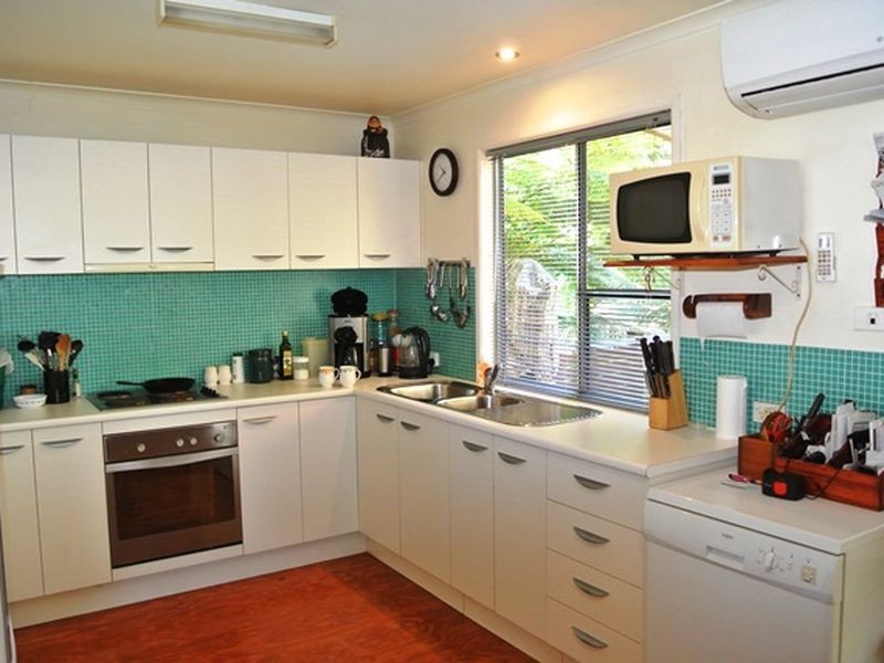 4 Thomas Street, Macleay Island QLD 4184